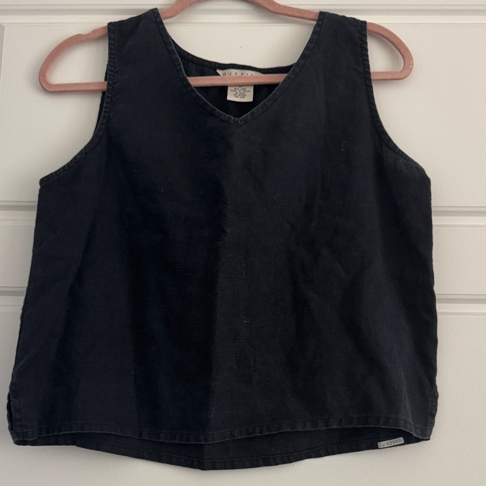 Outfit JPR black sleeveless V-neck tank top